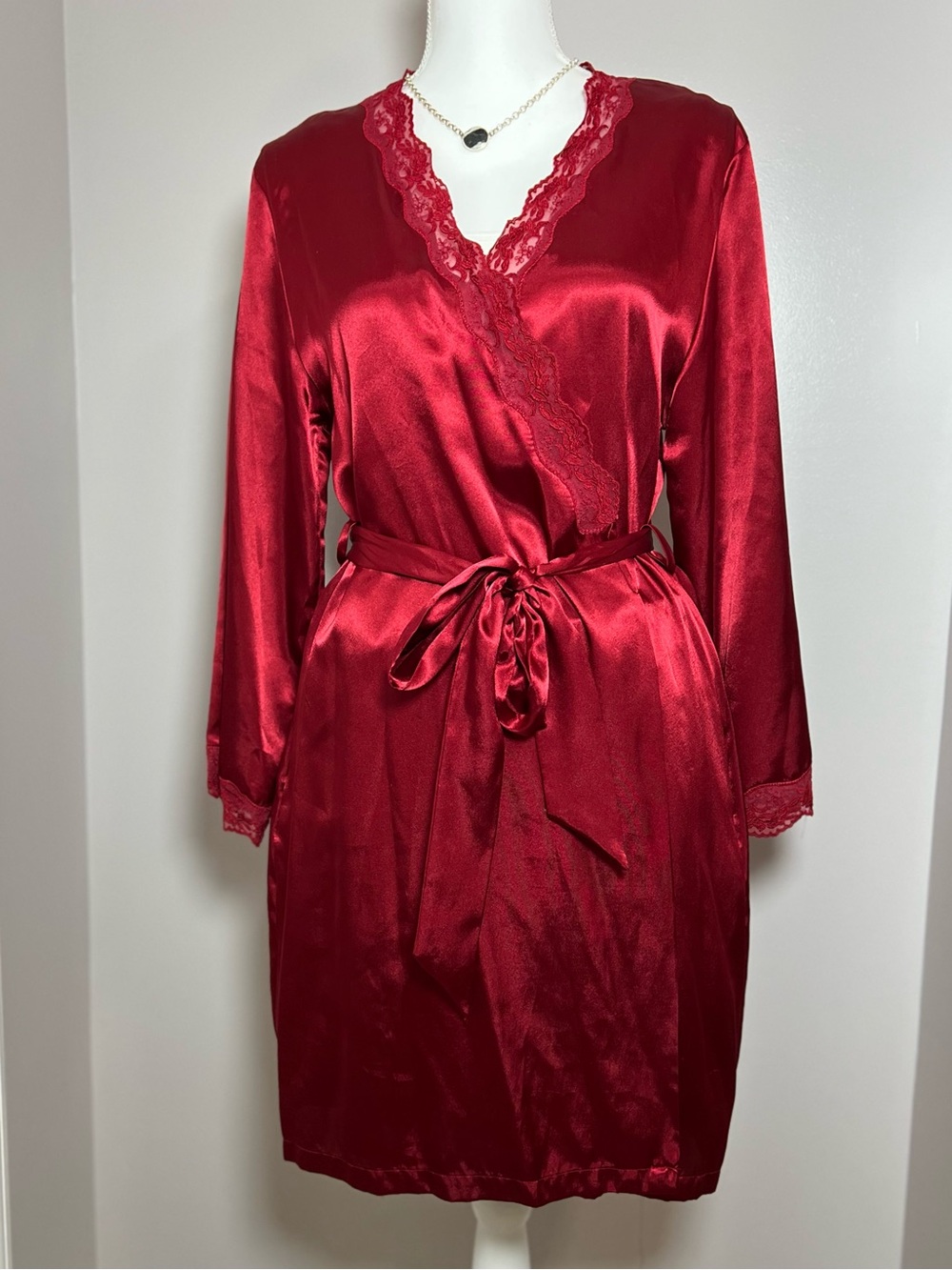 Jones NY 90s/Y2K Cherry Red Lace Trim Robe Romantic Silken Feminine Kimono 🌹